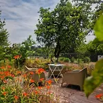 W Ogrodzie - Riverfront Holiday home
