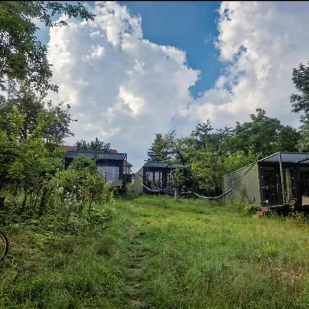 Domy W Ogrodzie - Riverfront Cabins Tatil Evi