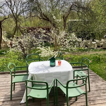 W Ogrodzie - Riverfront Ferienhaus *