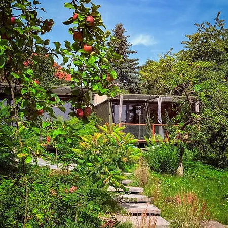 W Ogrodzie - Riverfront Ferienhaus *